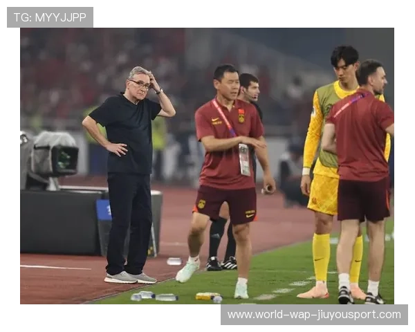 国足战术调整与应变策略，国足比赛分析