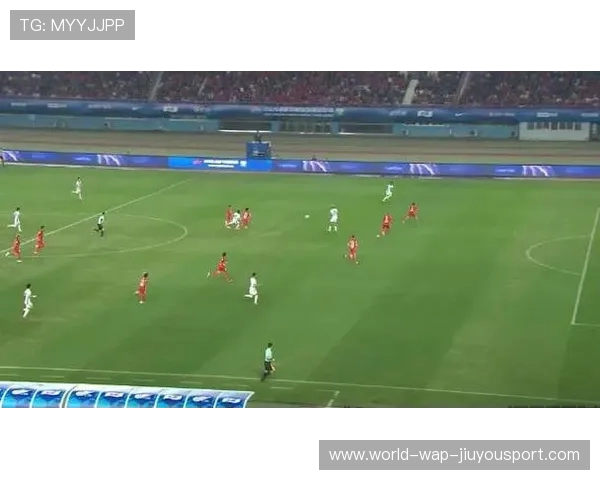 河南队古斯塔沃禁区内停球回做,后插上一脚推射偏出 河南队古斯塔沃禁区内停球回做,后插上一脚推射偏出